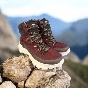 SOREL Kinetic Conquest, Women's Burgundy Hiking SNEAKER Boots